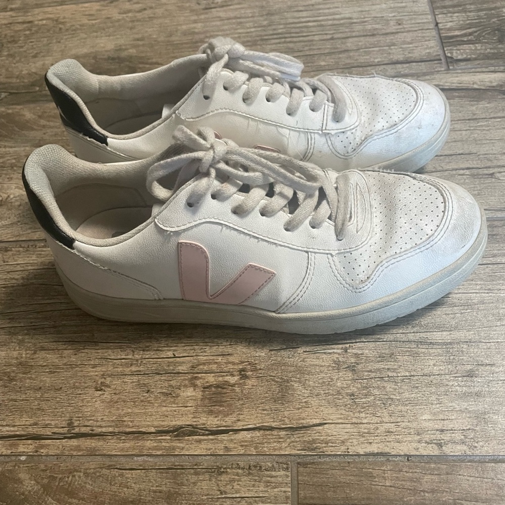 Veja Shoes | Veja V-10 Cwl White Petale Black | size 8 | Pink and Black